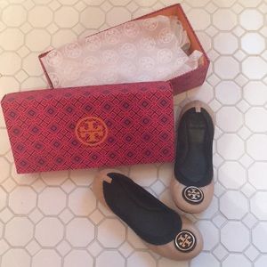 Tory Burch Flats - Size 7 Women’s - Black and Gold